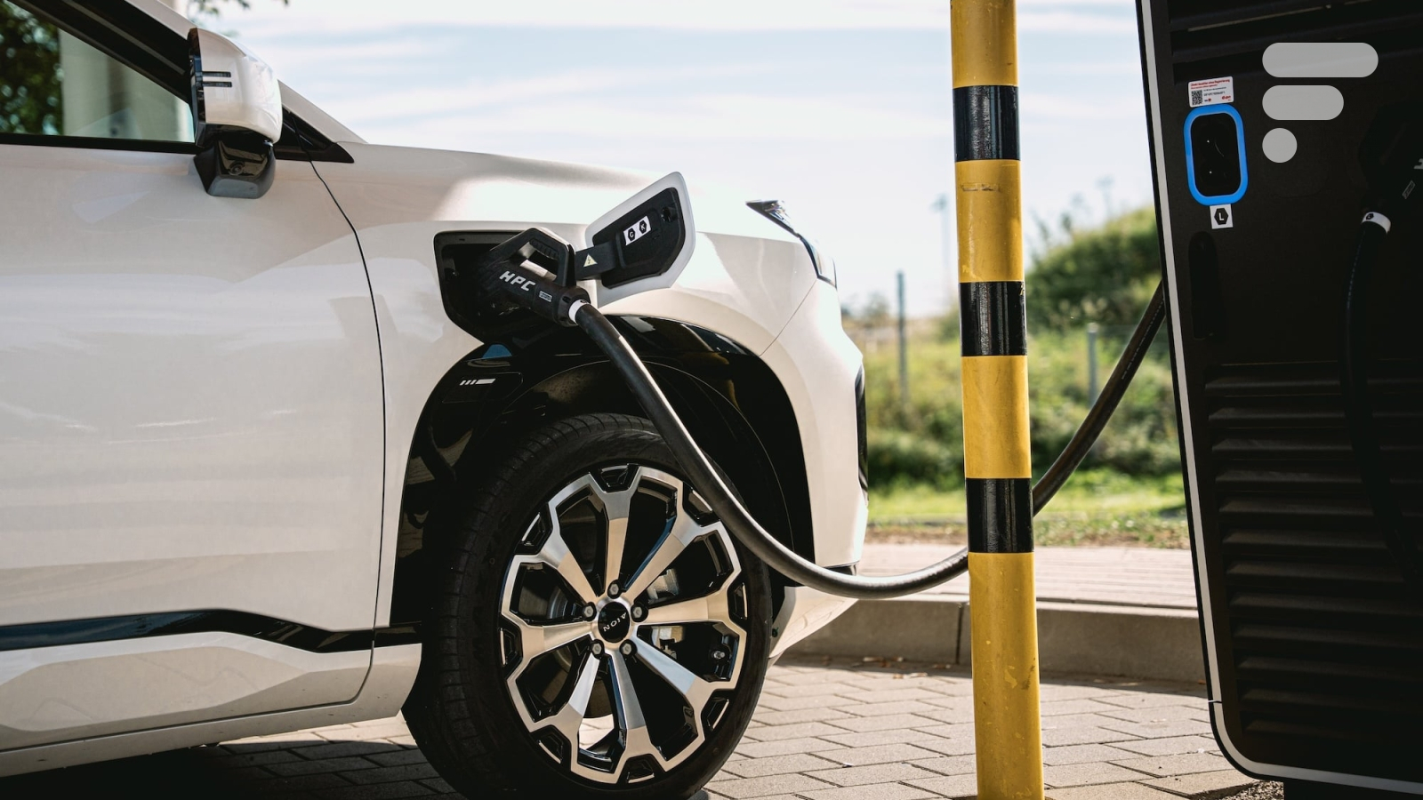 Voiture électrique : ce que cache le triomphalisme français