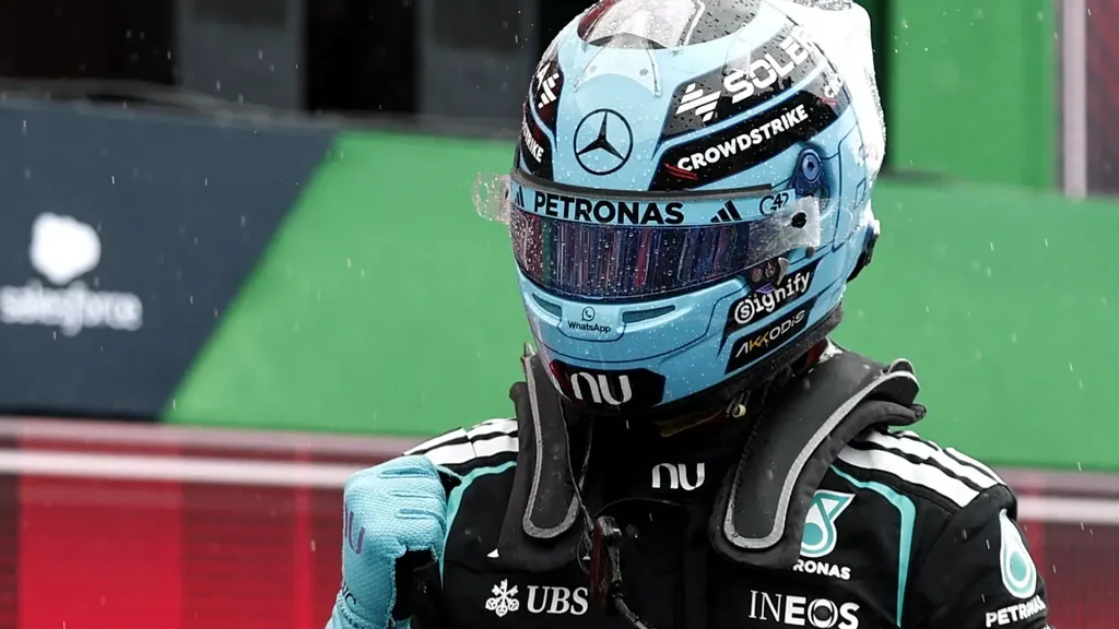 Russell wint sprintrace op Zandvoort, Verstappen zesde: 'Inhalen vrijwel onmogelijk'
