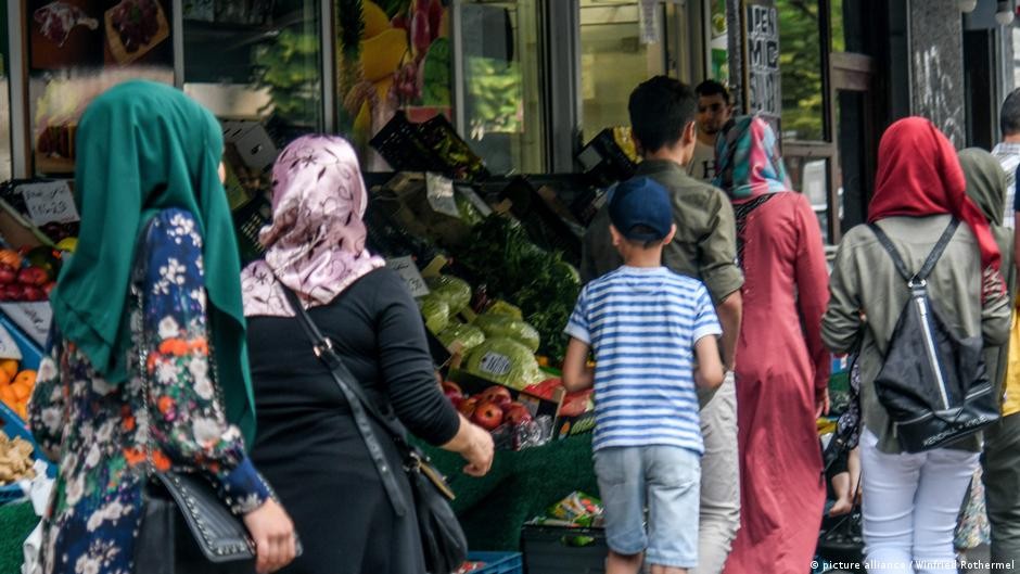 عرب برلين بين قلق اليمين وعزوف الصوت: دروس في المواطنة من قلب أوروبا