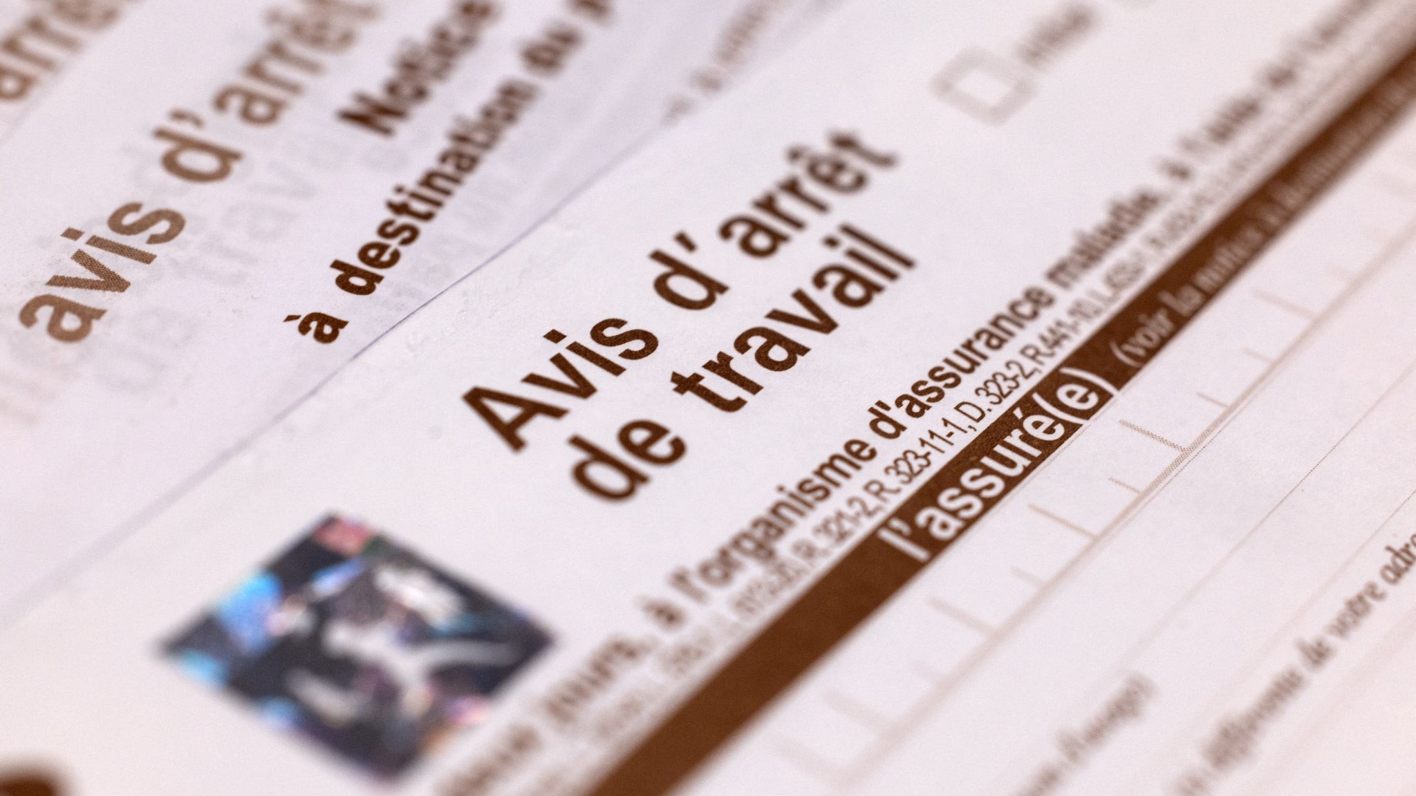Arrêts maladie en France : quand l'État s'attaque aux symptômes, pas aux causes