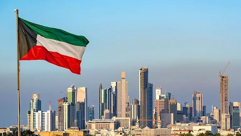 فضيحة من العيار الثقيل: مقيم خليجي قضى 40 عامًا بهوية طفل كويتي متوفى