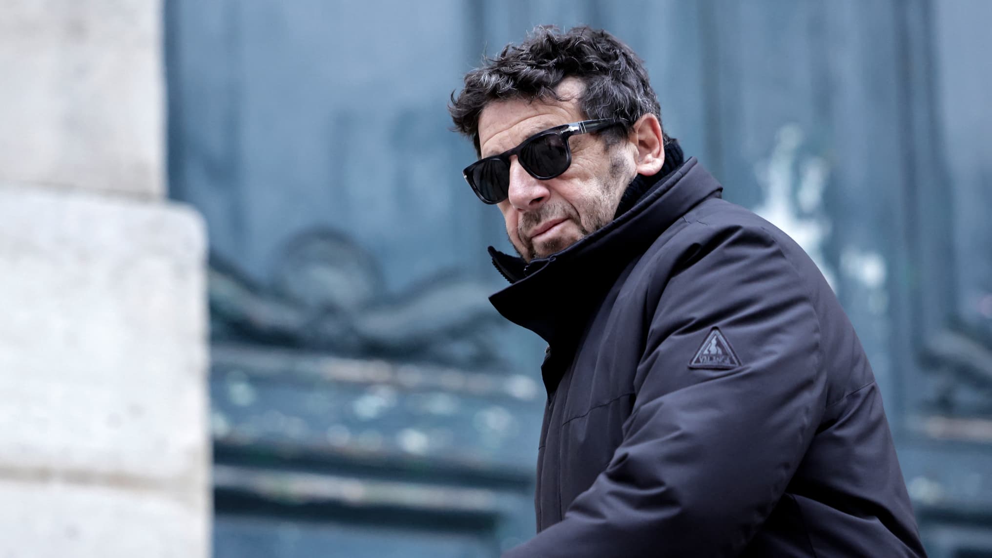 Patrick Bruel face à la révolte : les villes exigent la dignité