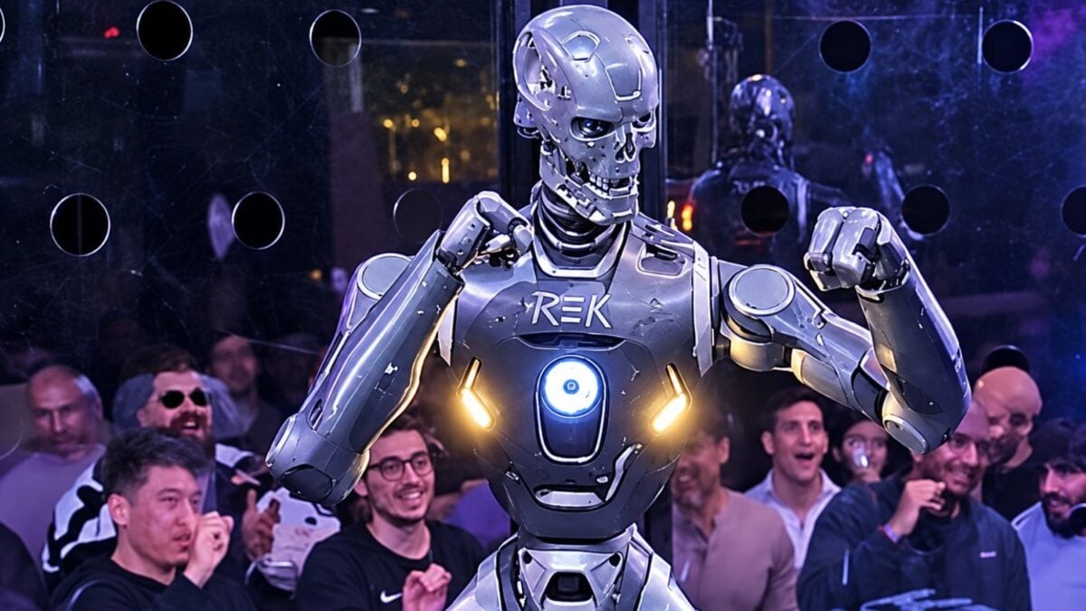 El imperio yanqui usa robots para golpear al pueblo: el capitalismo lleva su violencia a la jaula