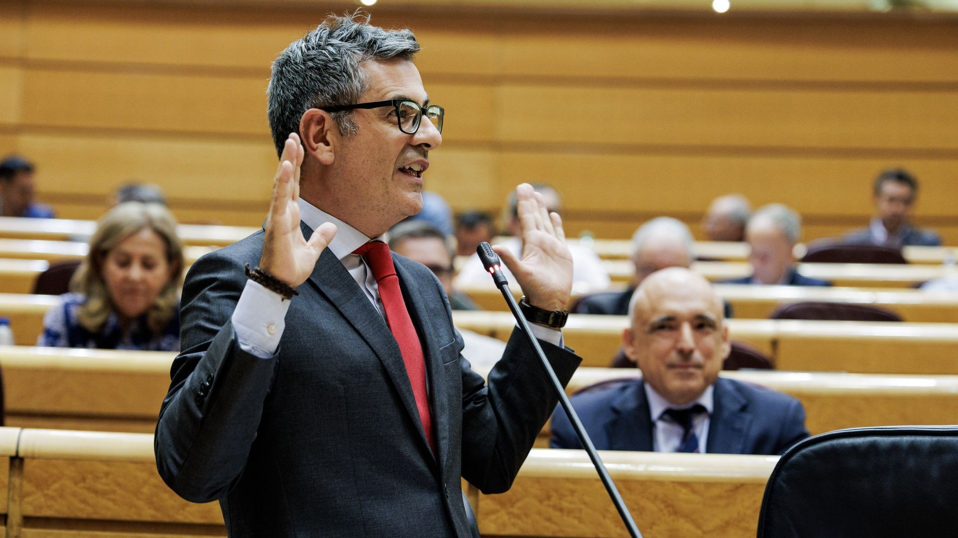 Bolaños planta cara al PP: la 'ley de nietos' no se toca y el voto de 400.000 personas está en juego