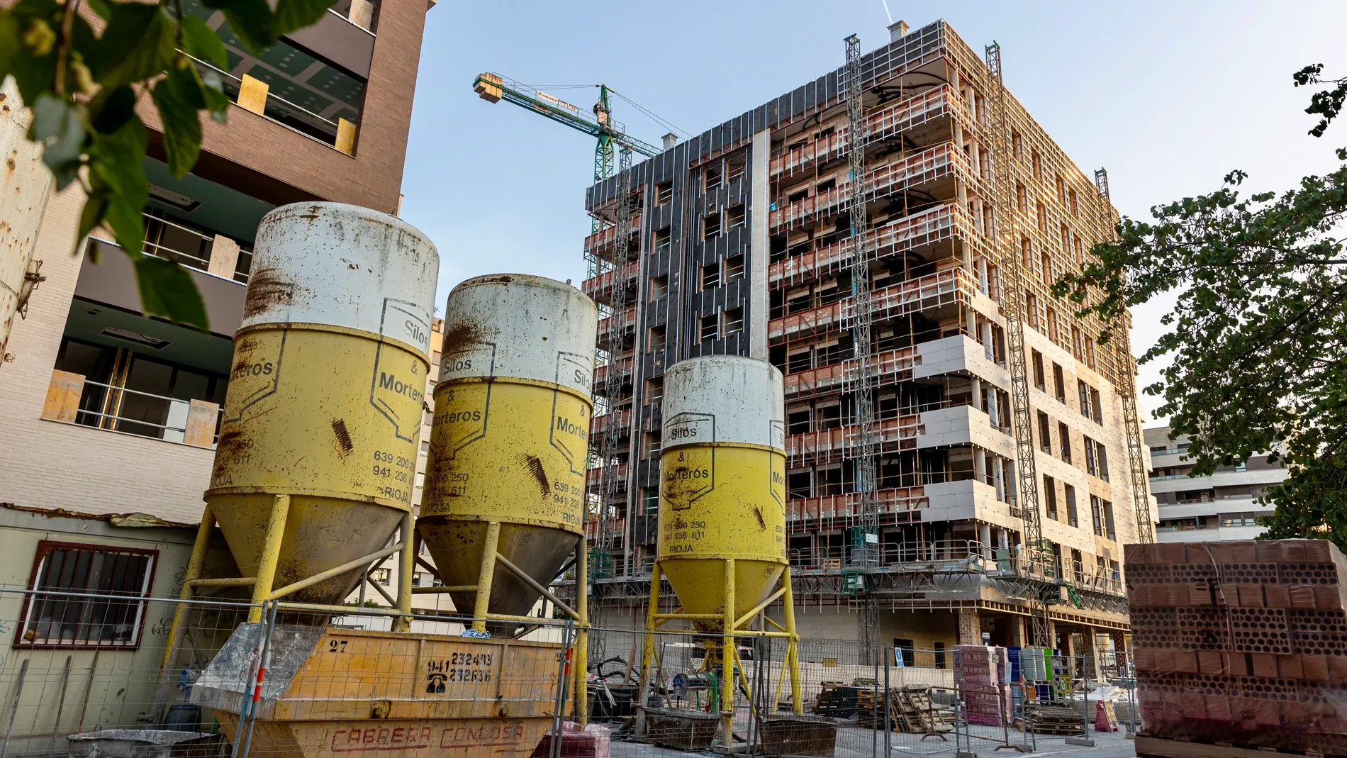 Crisis inmobiliaria: la economía política frena la construcción