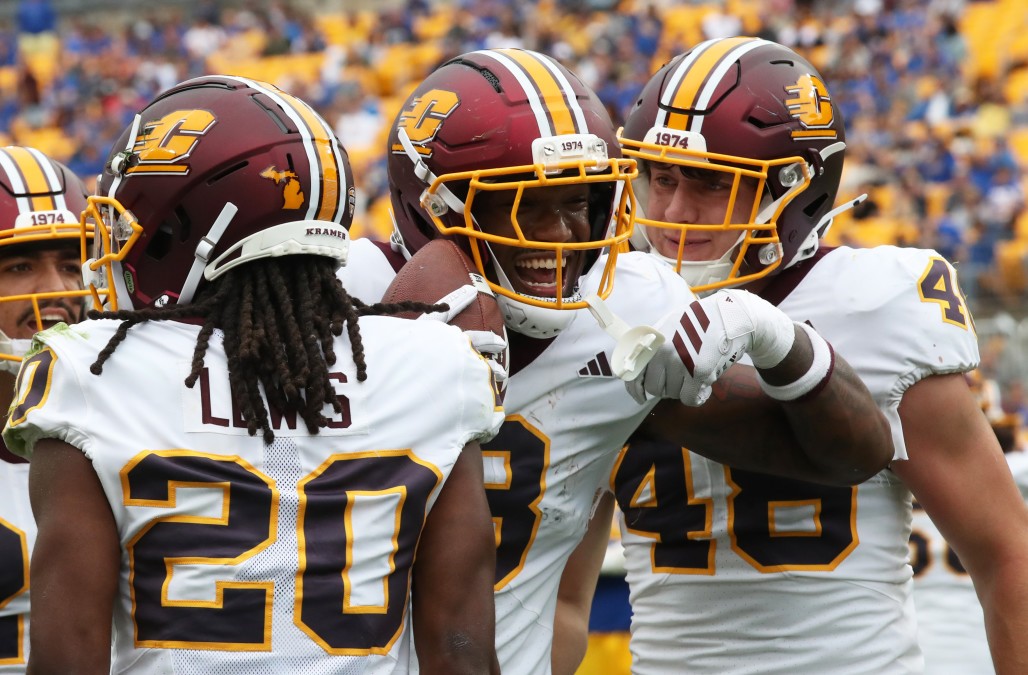 Former Hawkeye Deasfernandes Leaves Central Michigan for Northwestern