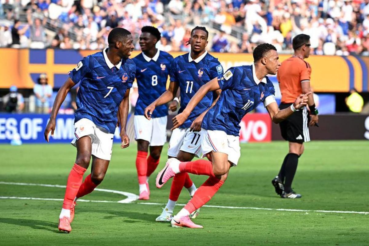 Mbappé et Olise : la solidarité de la jeunesse face au système