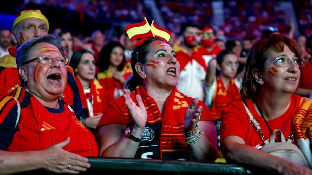 Madrid se vuelca con La Roja: Cibeles se convierte en la fiesta total con 60.000 almas