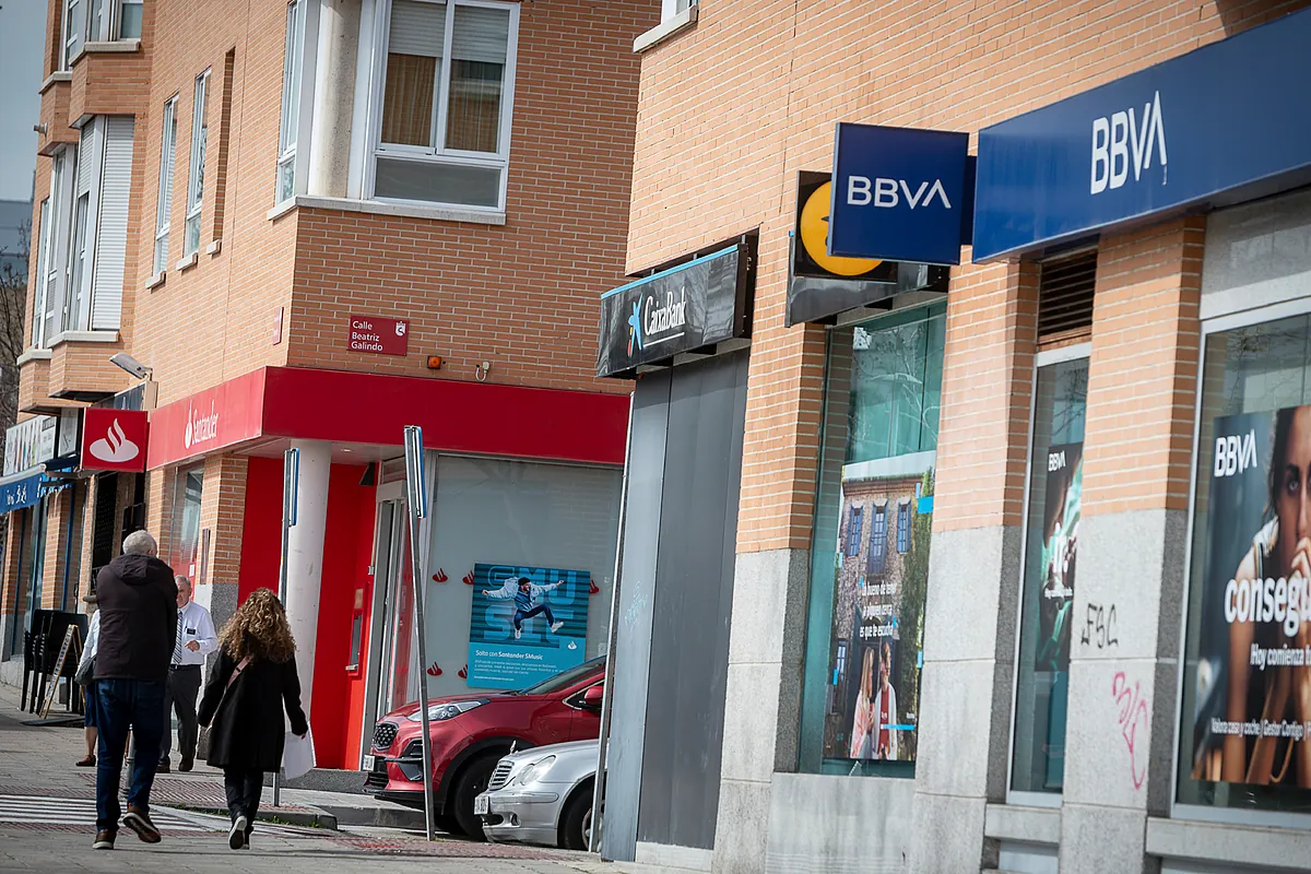 Bancos españoles se desploman por guerra pero resisten mejor