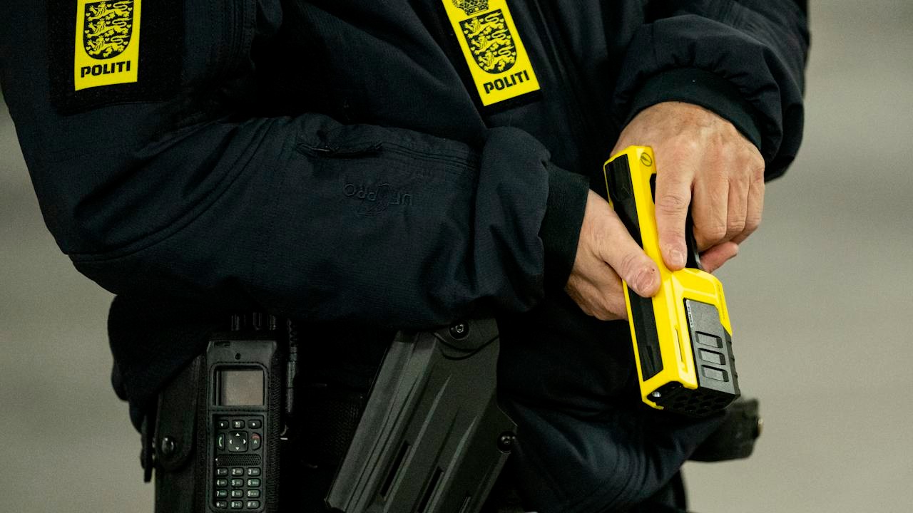 Strømpistoler bliver permanent værktøj i hele dansk politi