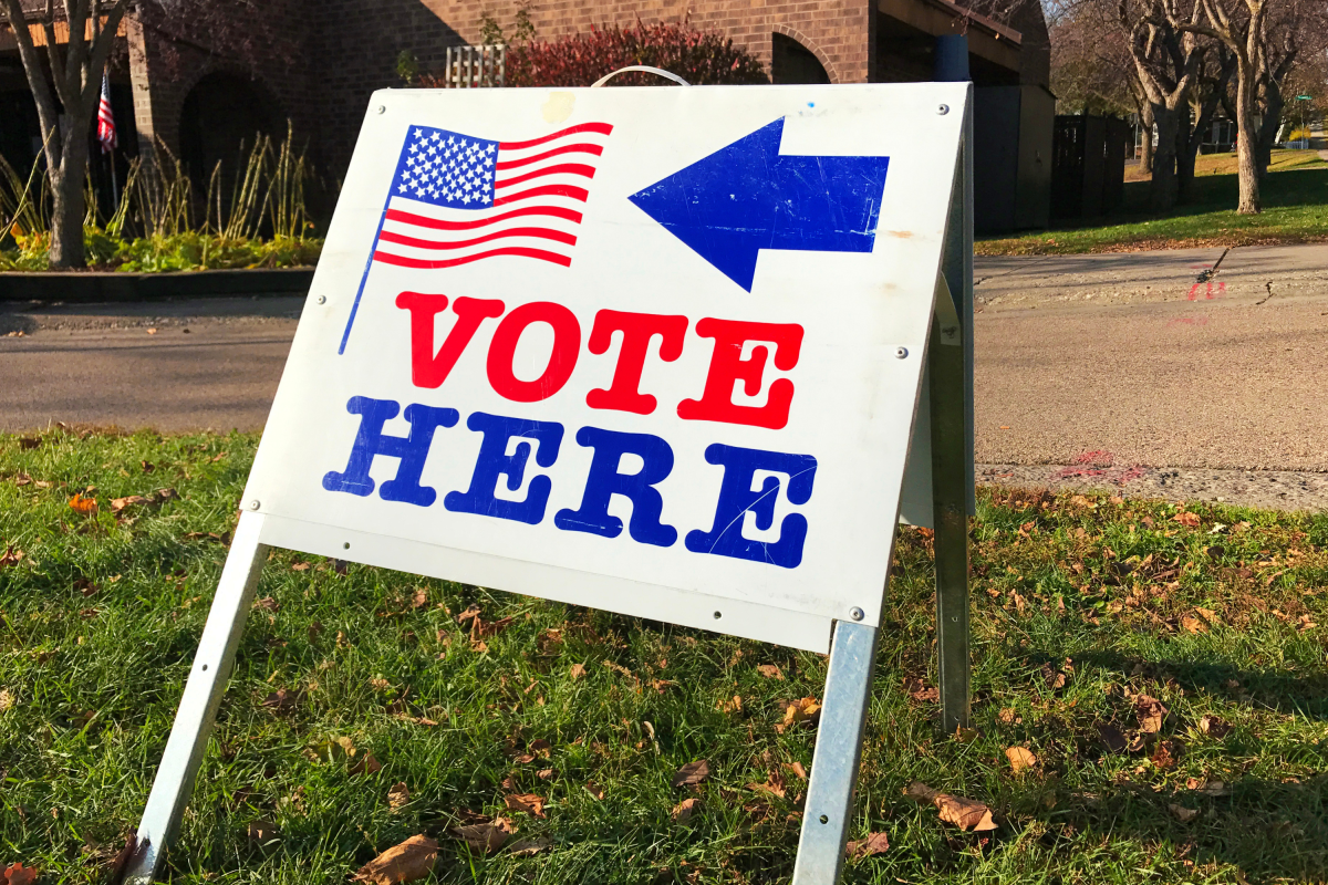 Iowa Senate Race Tightens as Democrats Push Into Republican Strongholds