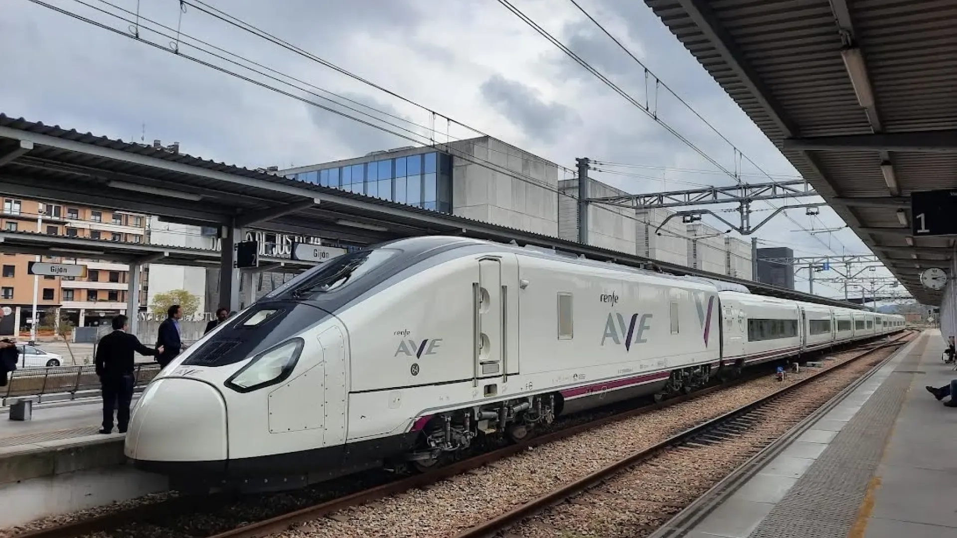 El PP exige frenar el concurso de trenes de Renfe para que Talgo, CAF y Alstom no se queden fuera