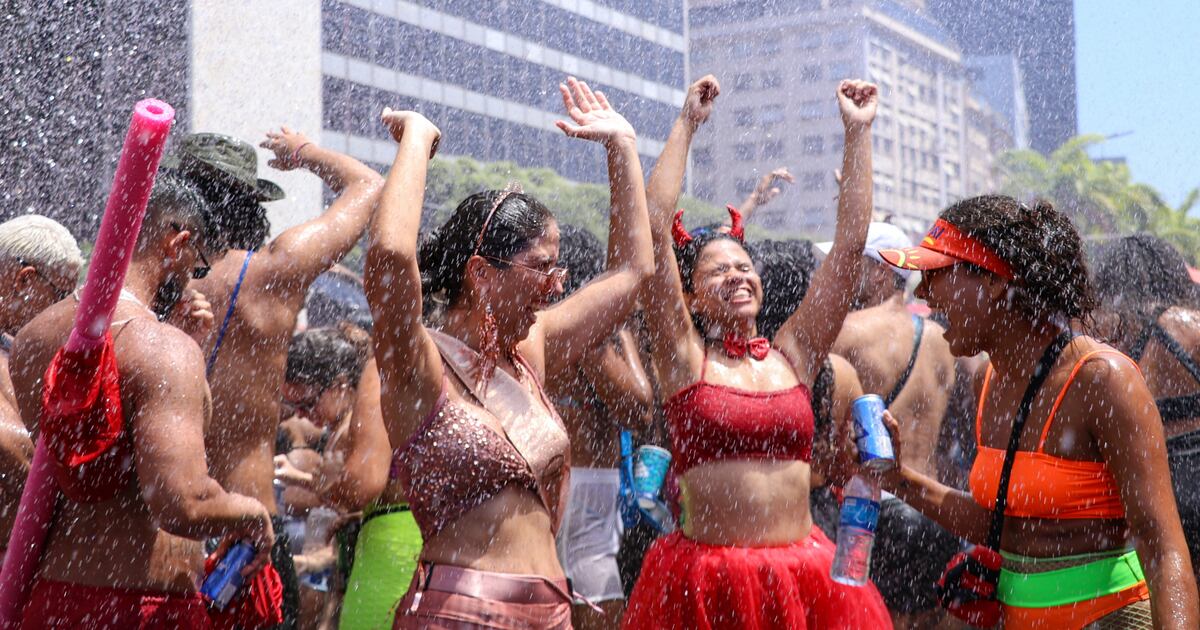 Carnaval popular: cuidados com pele e cabelo para o povo