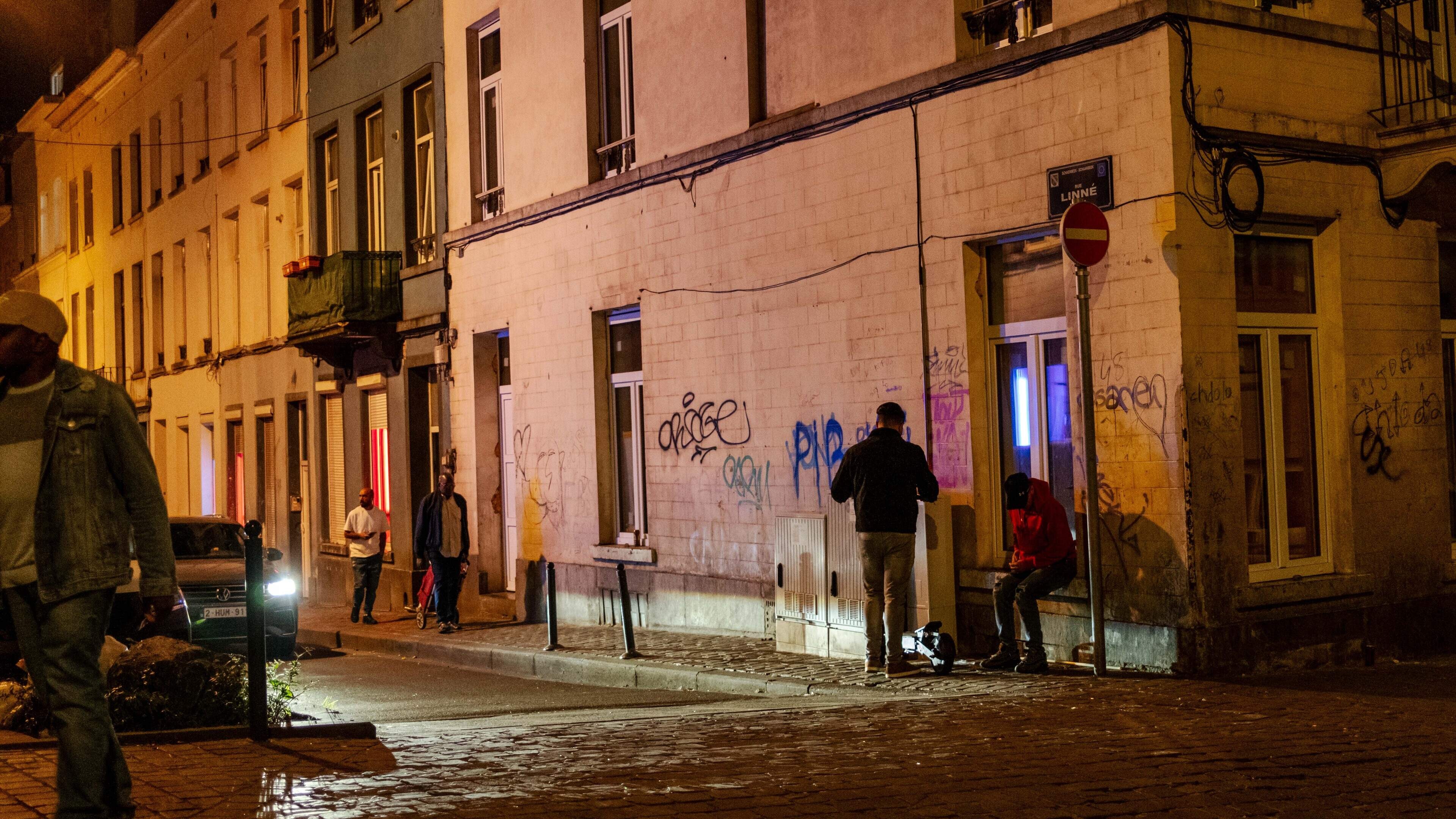 Brusselse Noordwijk op zoek naar antwoorden: bewoners grijpen zelf naar matrak en traangas