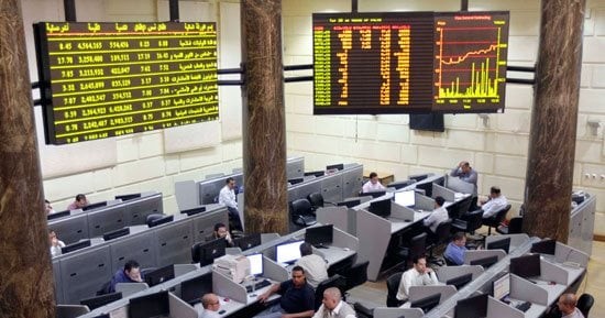 البورصة المصرية تخسر 12 مليار جنيه في بداية الأسبوع وسط تراجع المؤشرات