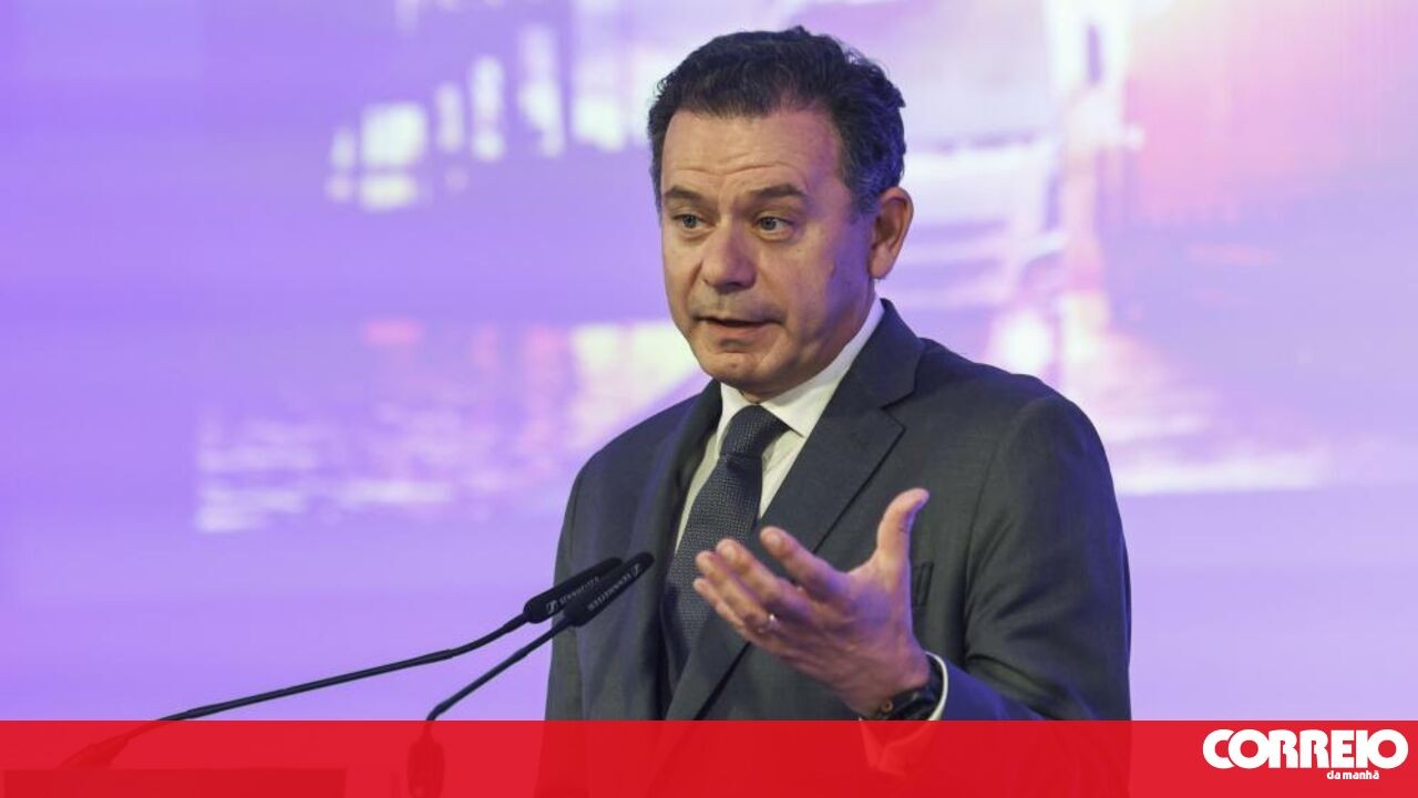 Montenegro usa Balsemão como escudo: «Não podemos definhar perante as adversidades»
