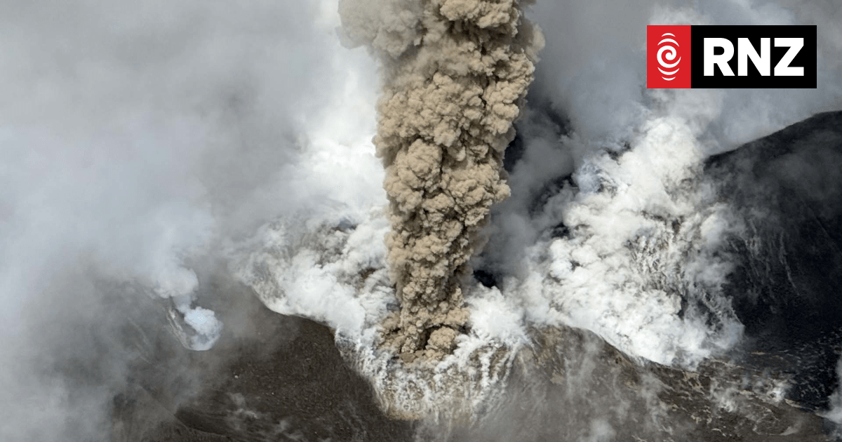 Vanuatu's Ambae Volcano: Acid Rain Crisis Tests Pacific Climate Resilience