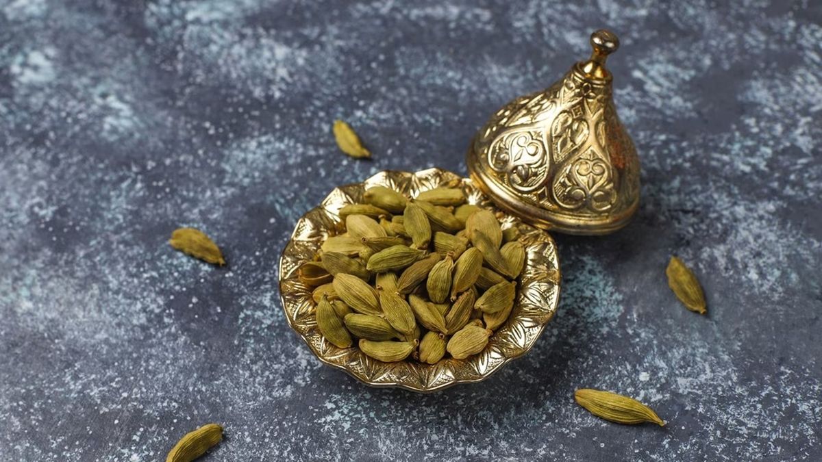 খাবারের পর এলাচ: আমাদের ঐতিহ্যের স্বাস্থ্য রহস্য