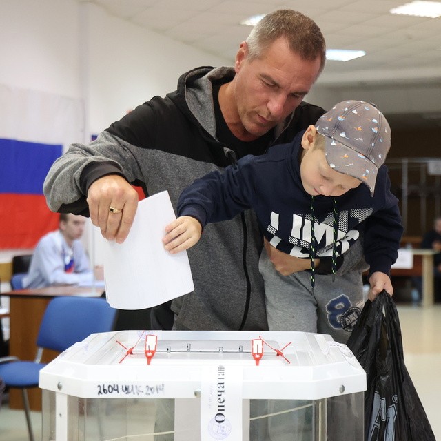 Législatives russes : un scrutin sous les drones, une opposition muselée