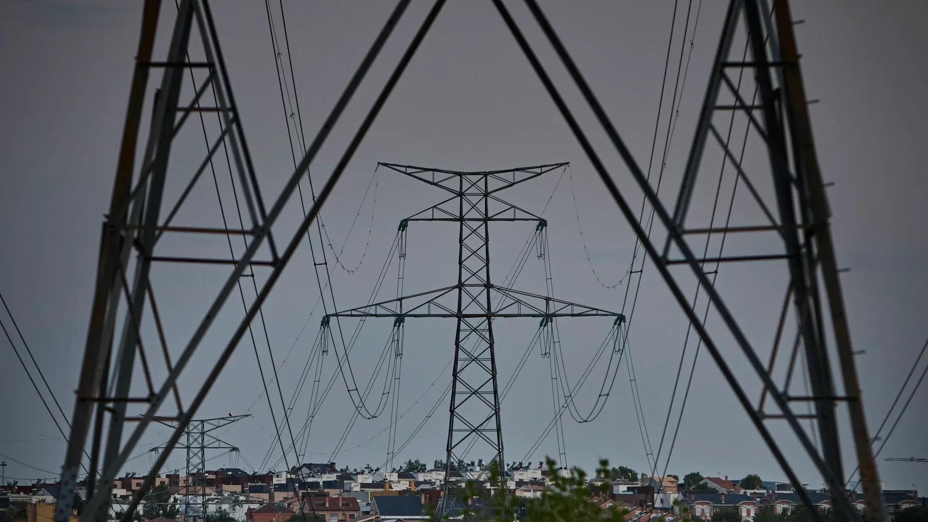 España: el paraíso industrial que castiga a sus hogares con la luz más cara de Europa