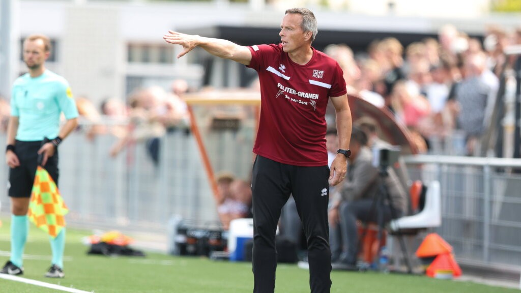 Hoek verliest nipt van NAC; technische onrust overschaduwt oefenduel