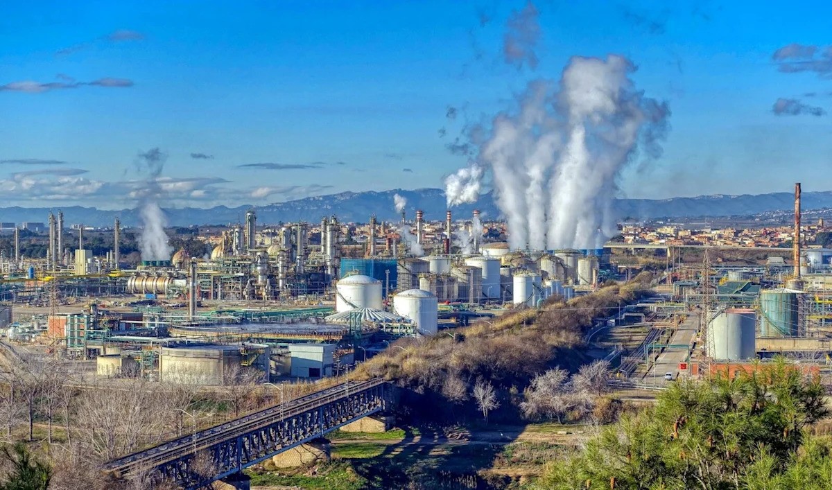 Iowa Joins States Shielding Big Oil From Climate Lawsuits as Legal Battles Heat Up