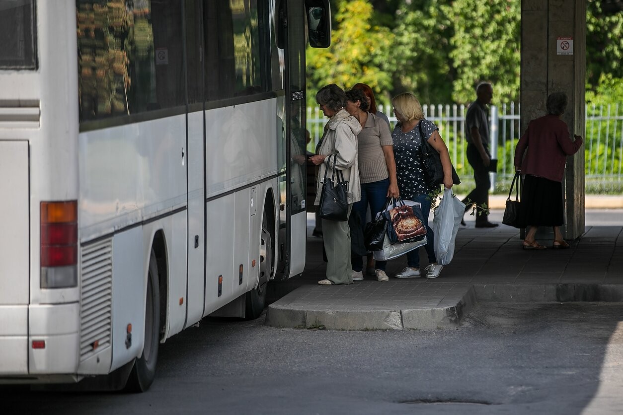 Neįgaliojo vežimėliu keliavusi Laura liko stotyje: „Aš nesu lagaminas“
