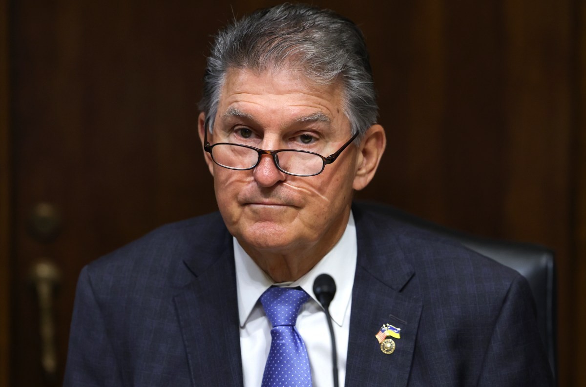 Joe Manchin's Independent Push Could Reshape Iowa's 1st District Race