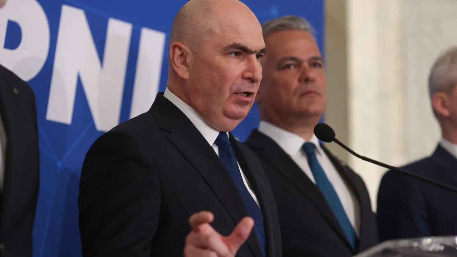Alegeri PNL: Veștea candidează, Sighiartău respinge fripturismul