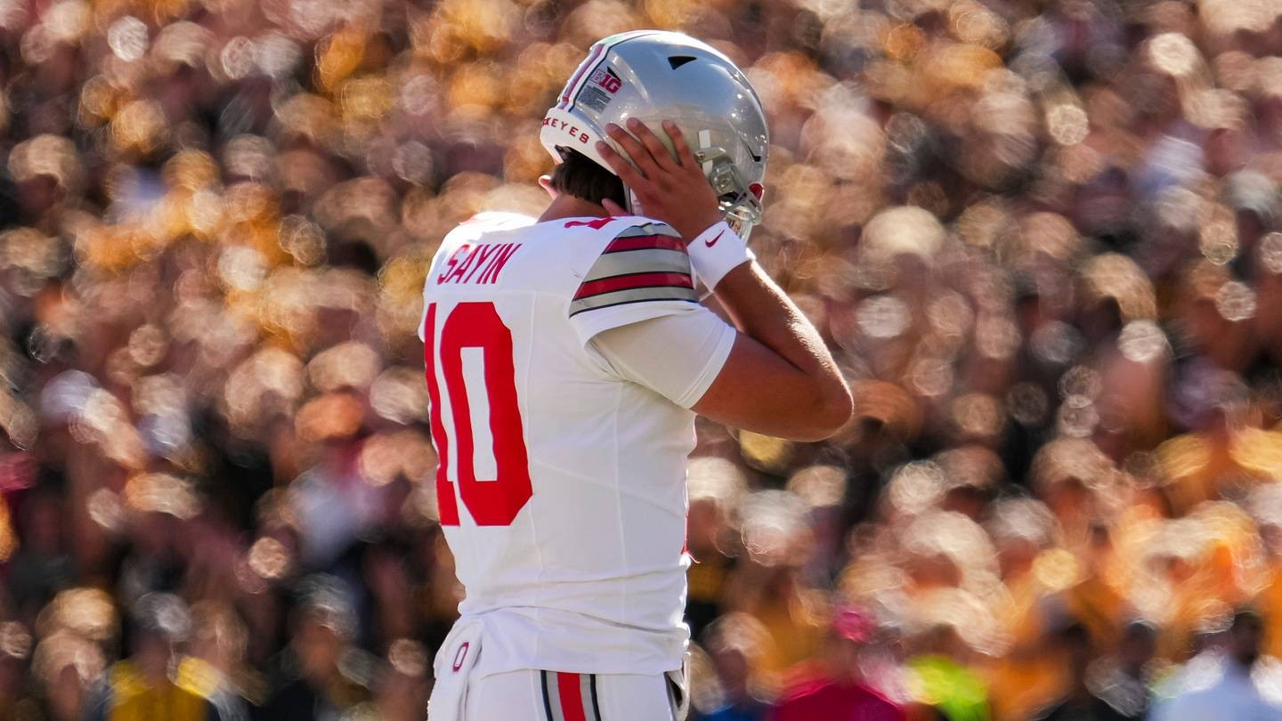 Julian Sayin's Risky Throw to Jeremiah Smith Pays Off in Ohio State's Win Over Iowa