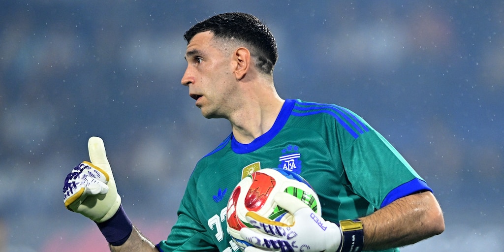 Dibu Martínez cerró acuerdo con Juventus y espera definición del Aston Villa