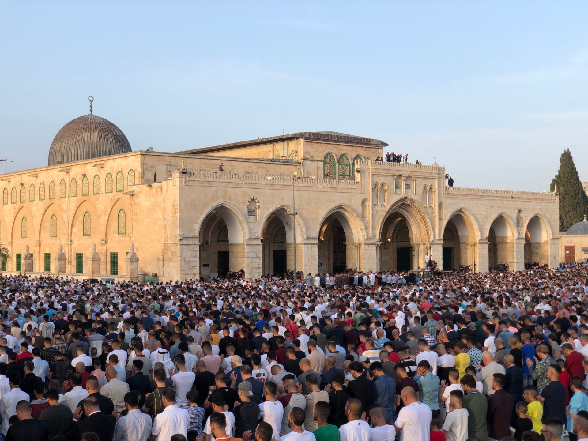 عيد الفطر المبارك.. يوم الجائزة والفرح للأمة الجزائرية