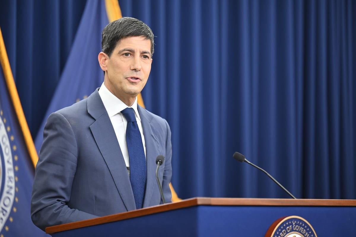 Fed Chair Warsh Overhauls Monetary Protocol, AI Sector at Risk