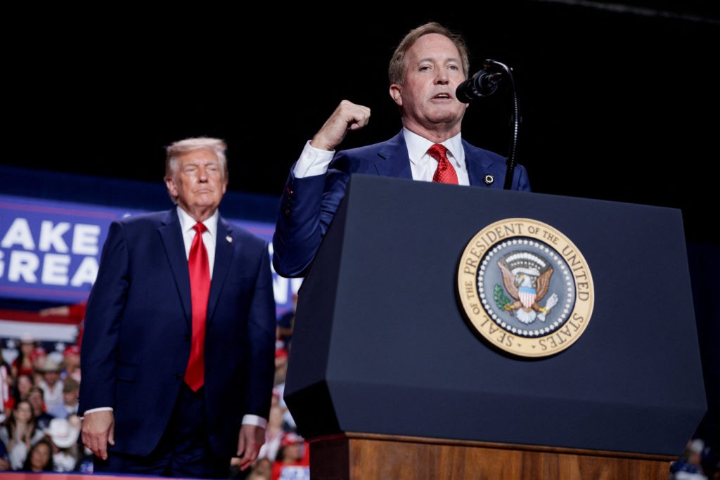 GOP's $1 Billion War Chest May Not Save Republicans in Midterms, Iowa Races Hang in Balance
