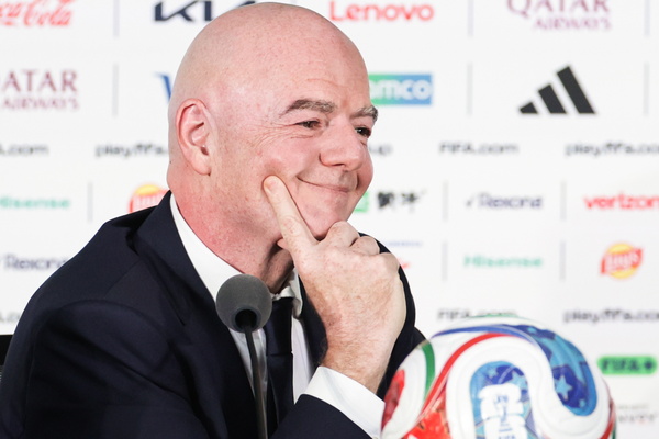 Foot: Infantino ricane, Mbappé veille sur la souveraineté des Bleus