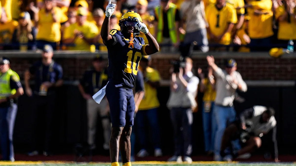 Michigan Defense Shows Grit But Late Mistakes Hand Iowa The Win