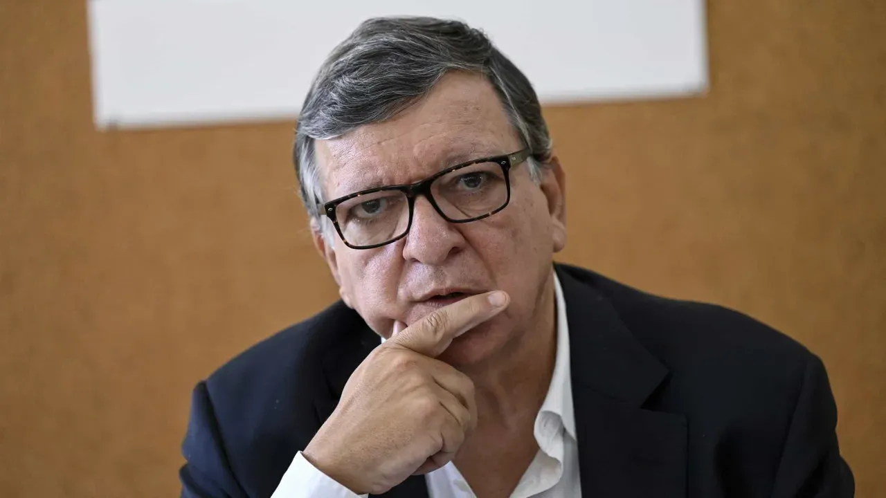 Durão Barroso pede patriotismo aberto e critica lentidão da União Europeia