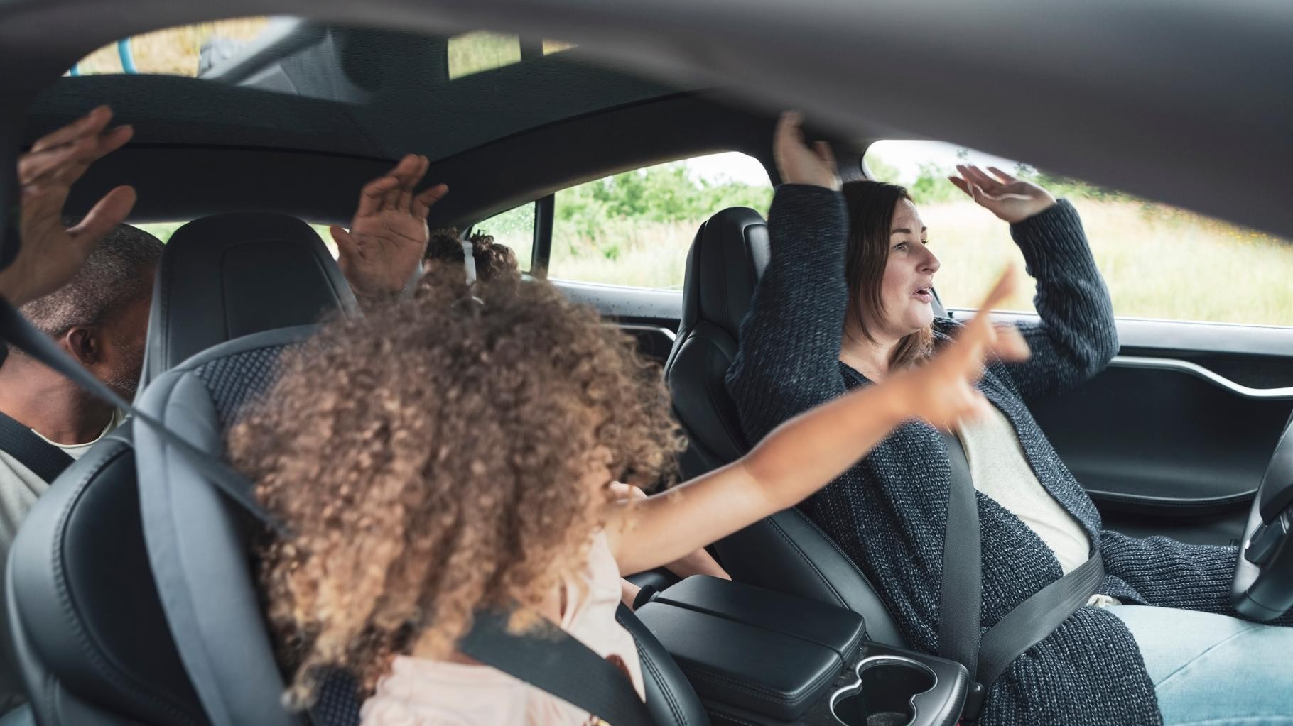 Bouchons et canicule : nos jeux de voiture pour survivre à l’assaut des vacances (sans écran, comme au bon vieux temps)