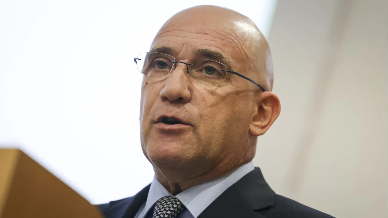 Passos Coelho ameaça voltar: o arquitecto da austeridade