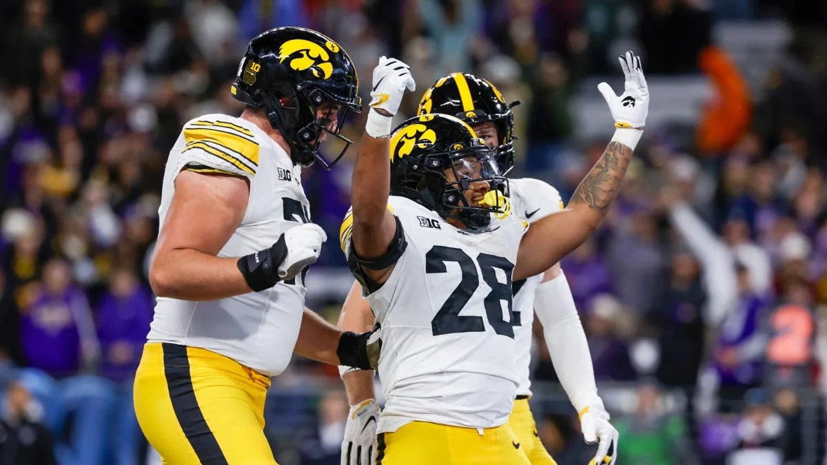 Iowa Hawkeyes Projected in College Football Playoff Field at Midseason
