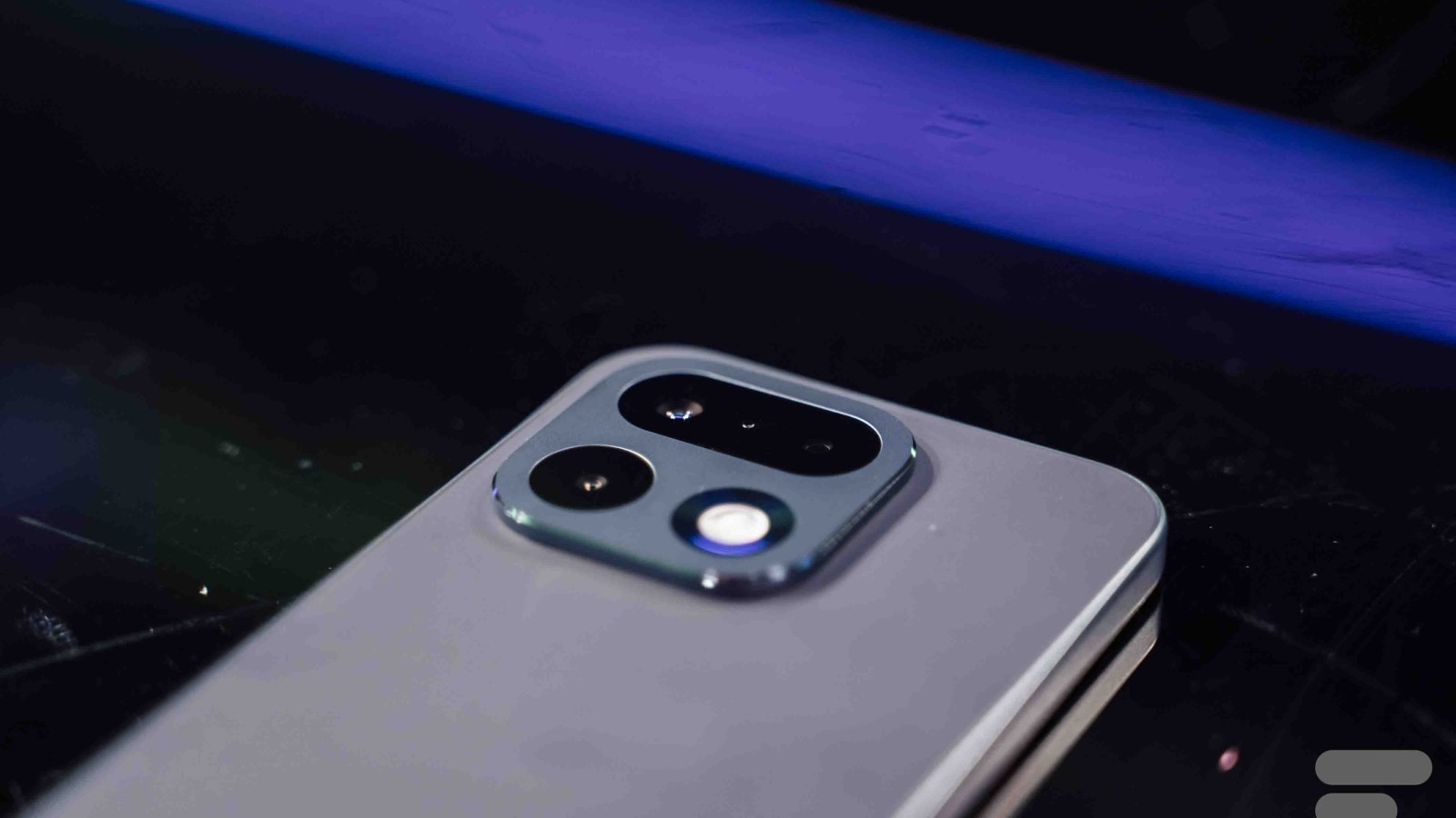 Realme 16 Pro : un smartphone milieu de gamme à prix cassé, symbole de la dépendance technologique ?