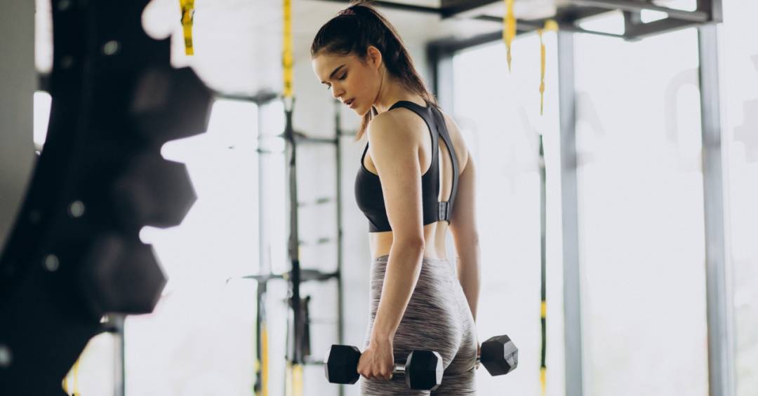Contra a flacidez: exercícios acessíveis para fortalecer braços