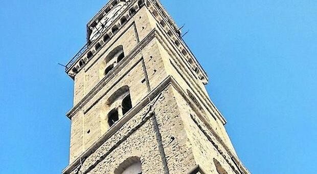 Frosinone, il campanile dei ricchi: 1,6 milioni per un monumento mentre il popolo aspetta