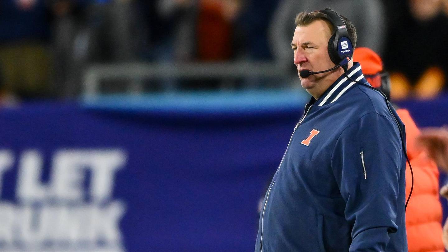 Former Hawkeye Bielema Warns NIL Is Breaking College Football