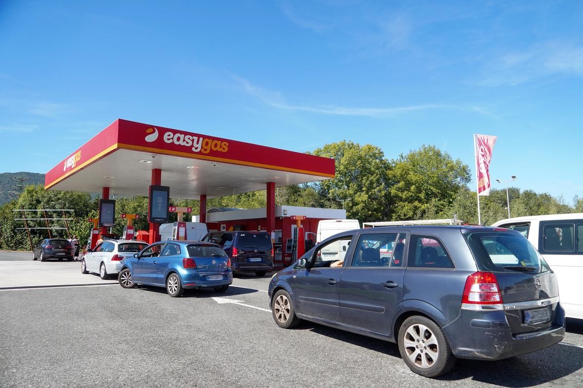 Carburants : quand le peuple traverse la frontière pour respirer