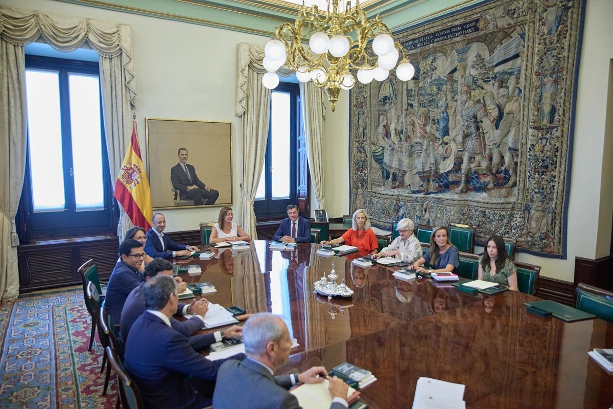 Fuerzas del pueblo frenan maniobra golpista de la derecha