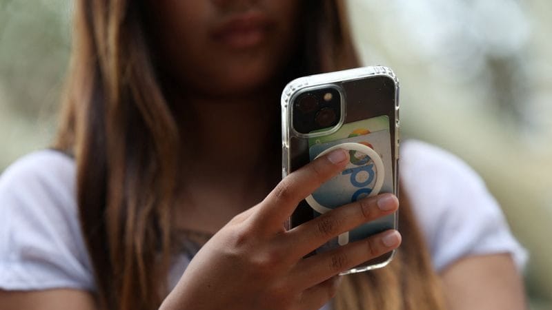 India's Andhra Pradesh Studies Australia's Social Media Ban