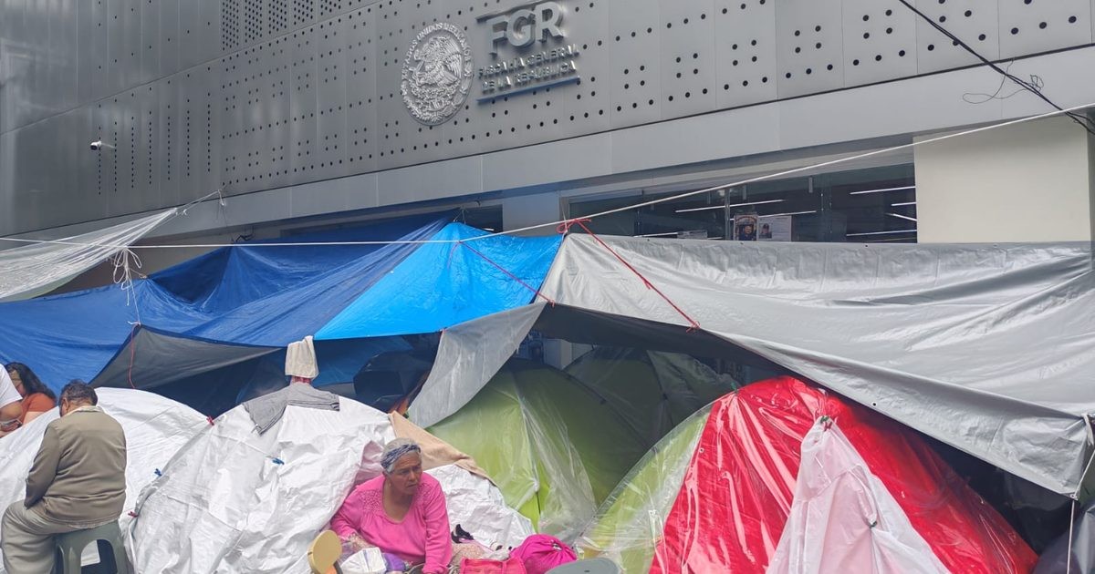 Madres buscadoras resisten lluvia, balazos y olvido frente a la FGR: 'No nos vamos sin respuestas'