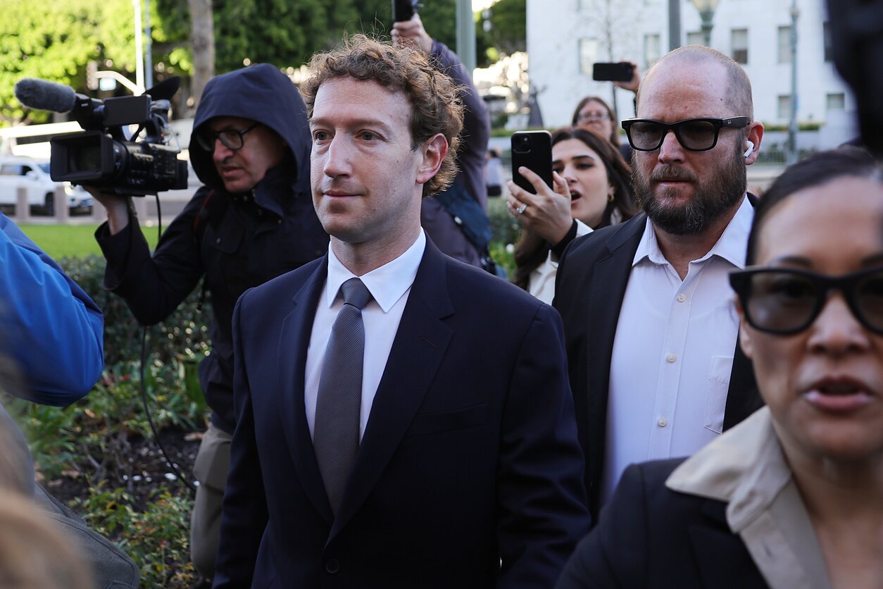 Zuckerbergas liudys byloje dėl socialinių tinklų žalos
