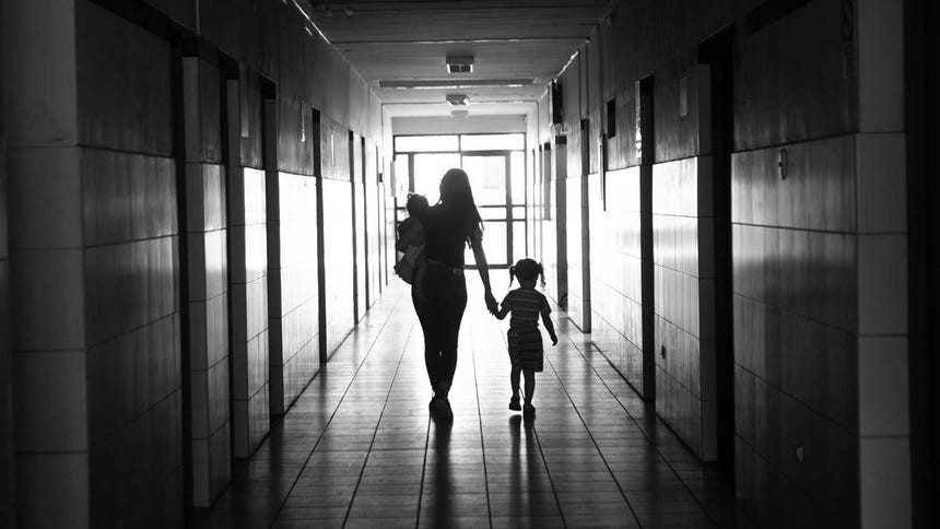 Embarazo adolescente en Perú: el descenso nacional oculta una brecha rural que exige reformas